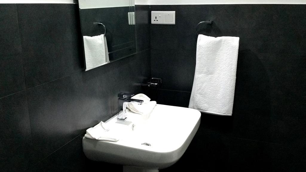 Diamond Lake Tourist Rest อนุราธปุระ ภายนอก รูปภาพ